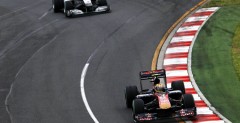 Jaime Alguersuari walczy z Michaelem Schumacherem